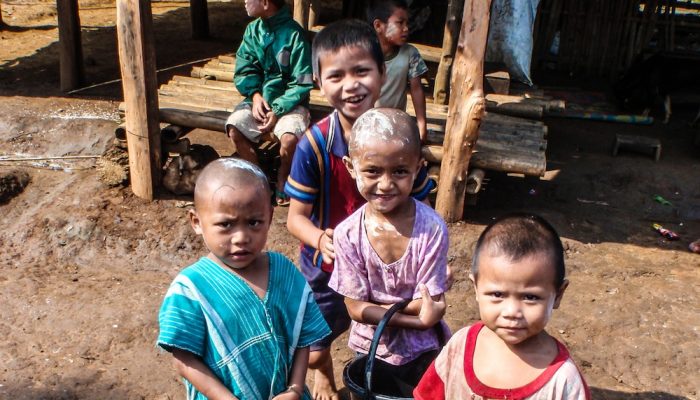 ninos-birmanos-buddhist-mission-Colabora Birmania ONG Tailandia Myanmar