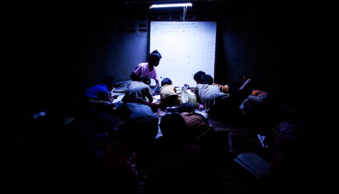 profesor birmano escuela nocturna