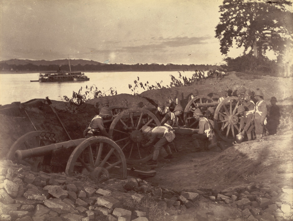 British_soldiers_dismantling_cannons_ava1885