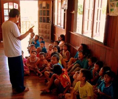 Nacimiento Chicken School