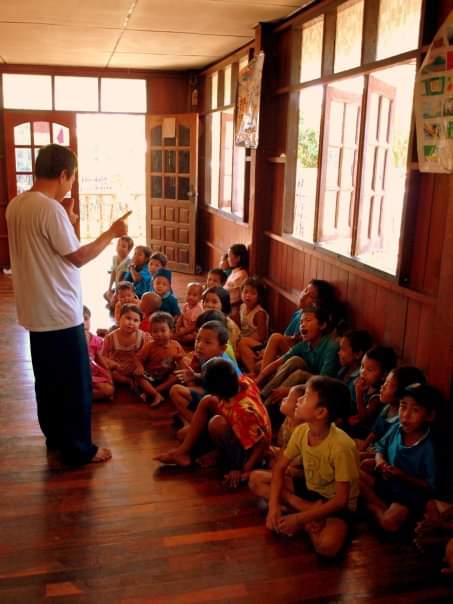 Nacimiento Chicken School